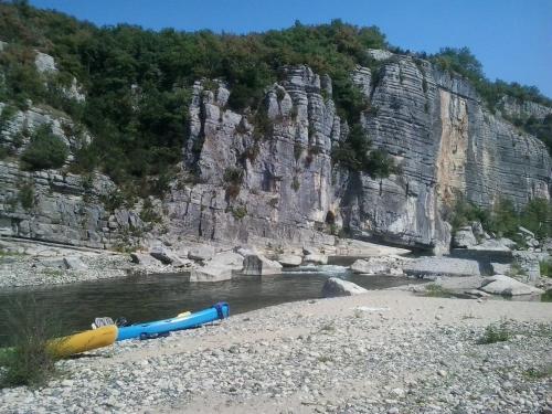 Gîte L'ESCOUSSOU, 4 ch, 130m2, au calme, piscine chauffée, sud Ardèche