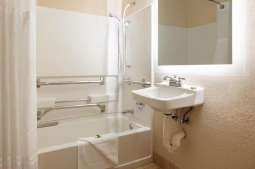 Larkspur Landing Milpitas-An All-Suite Hotel - image 11