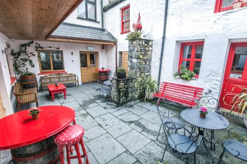 Mc Kevitts Village Hotel - image 5