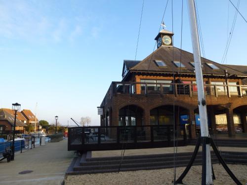 Boathouse Hotel - image 11