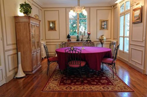 Банкетна зала, Villa de caractère 8 à 15p, 350 m2 - 15 mn Paris, 10 mn Versailles (Villa de caractere 8 a 15p, 350 m2 - 15 mn Paris, 10 mn Versailles) in Vaucresson