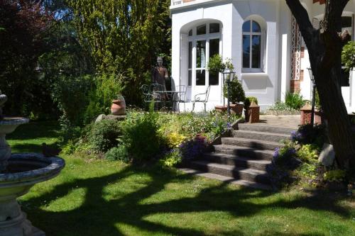 Удобства, Villa de caractère 8 à 15p, 350 m2 - 15 mn Paris, 10 mn Versailles (Villa de caractere 8 a 15p, 350 m2 - 15 mn Paris, 10 mn Versailles) in Vaucresson