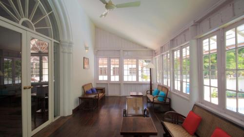 Létesítmények, Neemrana's - Tower House near Kashi Művészeti Galéria