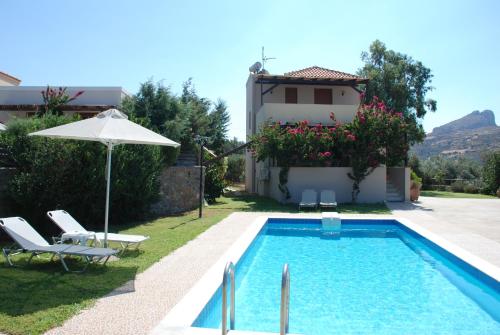 Villa with a pool in Lefkogia