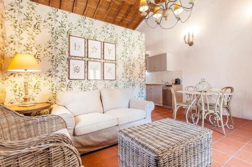 RUSTIKALPUENTE Escuelas de NIÑAS (RUSTIKALPUENTE Escuelas de NINAS) in 阿拉斯德洛索爾莫斯