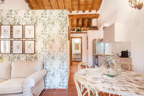 設施, RUSTIKALPUENTE Escuelas de NIÑAS (RUSTIKALPUENTE Escuelas de NINAS) in 阿拉斯德洛索爾莫斯