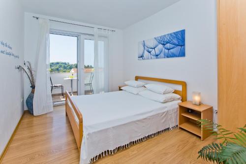 HVAR apartments 5 min to the beach