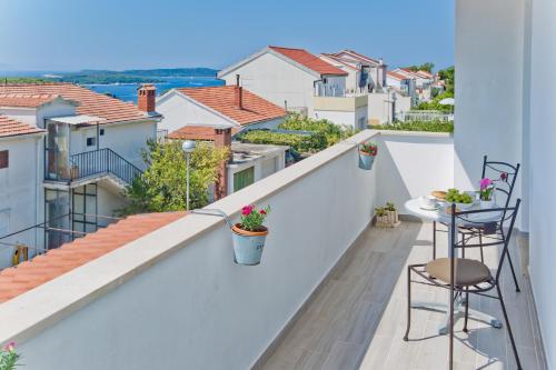 HVAR apartments 8 min to the beach 2