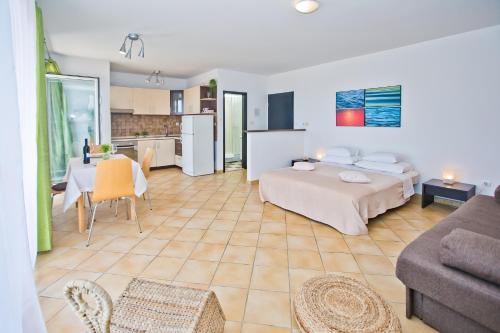 HVAR apartments 8 min to the beach 5
