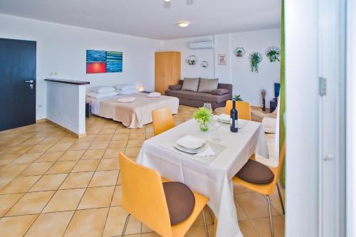 HVAR apartments 8 min to the beach 2
