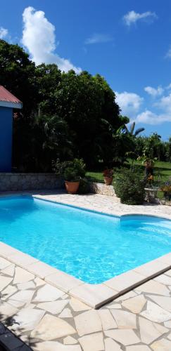 Ti Cajou in Baie-Mahault