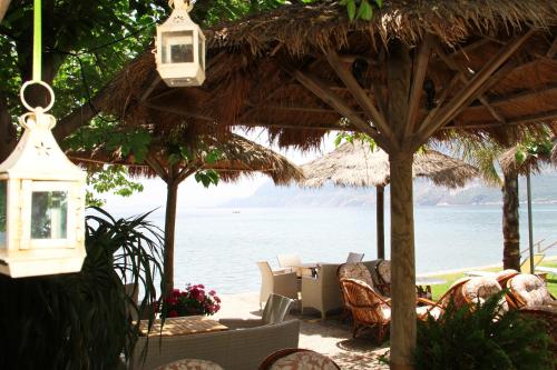 Mouria Pension