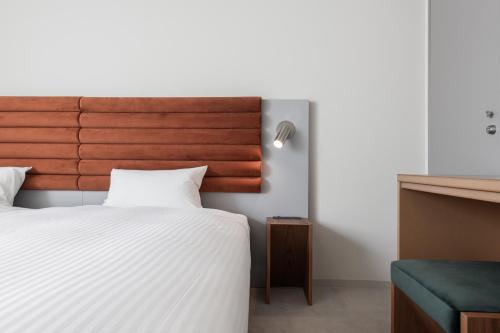Standard Twin Room image 3