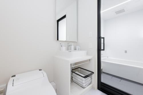Compact Double Room image 1
