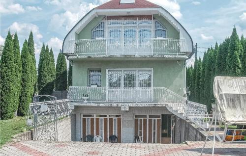  Stunning apartment in Siófok w/ Outdoor swimming pool, WiFi and 2 Bedrooms, Pension in Siófok