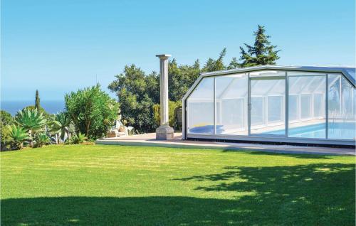 Beautiful home in Estepona with Outdoor swimming pool, WiFi and 5 Bedrooms gîte à louer Estepona