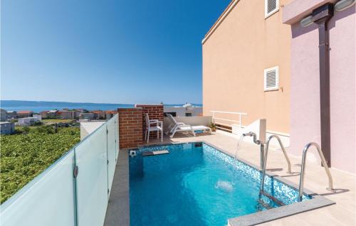  Three-Bedroom Apartment in Podstrana, Ferienwohnung in Podstrana