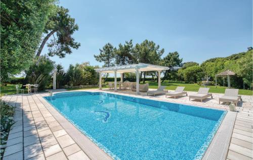  Awesome home in Albarella w/ WiFi, Outdoor swimming pool and 3 Bedrooms, Pension in Palazzo Vianello