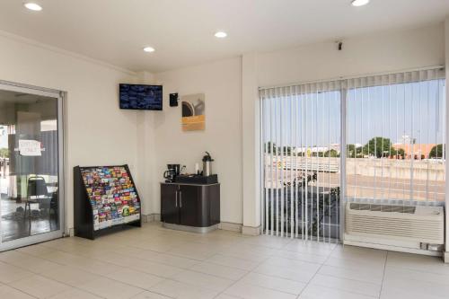 Motel 6-Fort Worth TX - Seminary - image 9