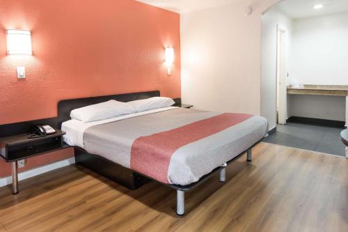 Motel 6-Fort Worth TX - Seminary - main image