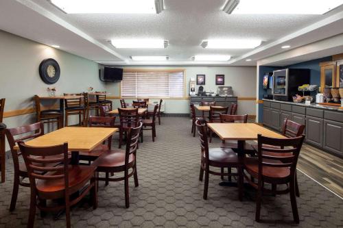 Restaurant, AmericInn by Wyndham Northfield in Northfield (MN)