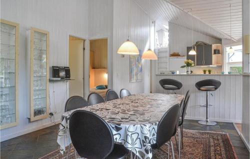  Awesome Home In Nrre Nebel With 5 Bedrooms, Sauna And Wifi in Lønne Hede