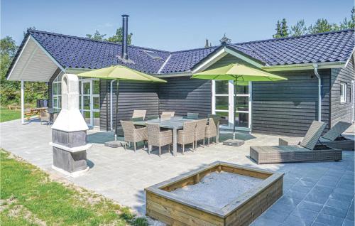 外觀, Five-Bedroom Holiday Home In Blavand in 維伊厄斯海灘