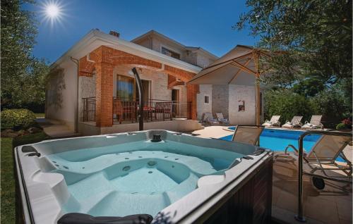 Stunning Home In Tar With 4 Bedrooms, Jacuzzi And Outdoor Swimming Pool - Tar