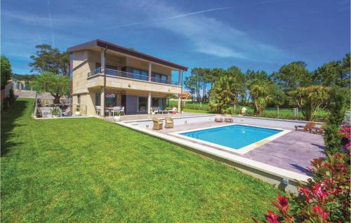 Beautiful Home In Pontevedra With 4 Bedrooms, Private Swimming Pool And Swimming Pool