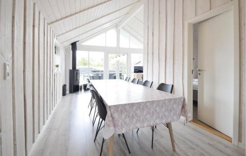  Four-Bedroom Holiday Home In Malling in Malling
