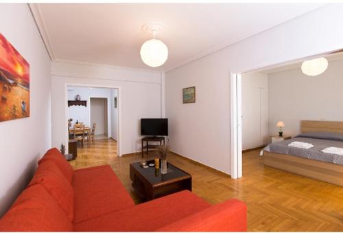Christina's flat, Ateny