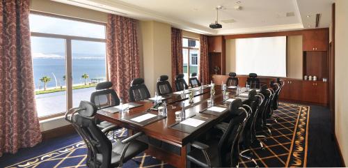 Wellborn Luxury Hotel - image 4