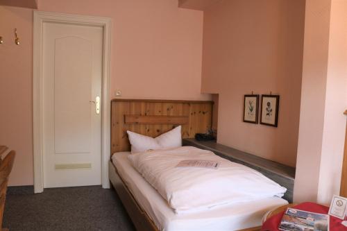 1 twin bed