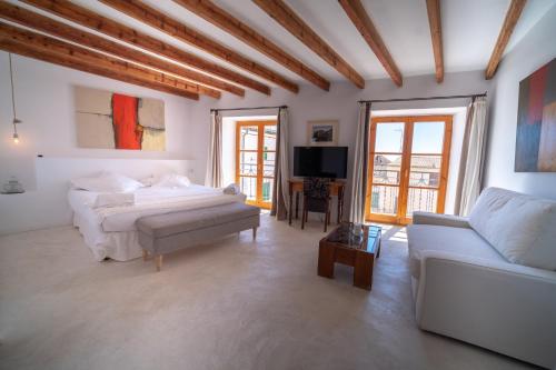 1 double bed, 1 twin bed