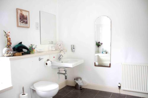 Bathroom, Airlie House Self Catering in Strathyre