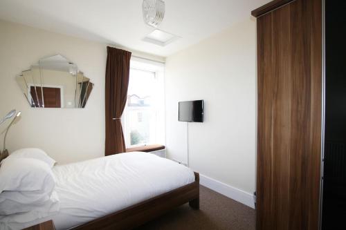 4 Bedroom Maisonette In Clifton, , Bristol
