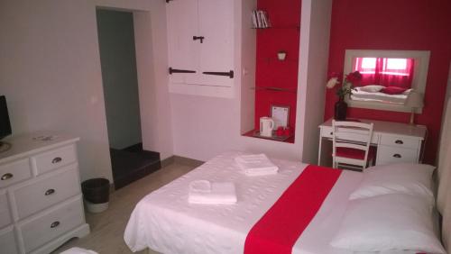 Chambres D'Hotes "Les Chiens Verts", jardin, terrasse, parking prive in Hauteville Lompnes