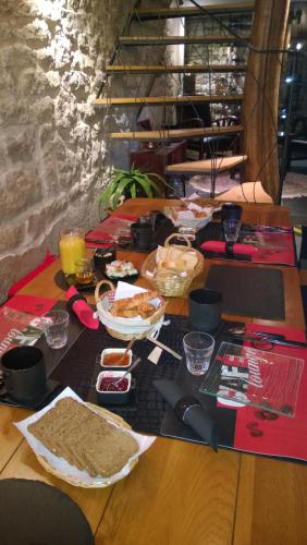 Chambres D'Hotes "Les Chiens Verts", jardin, terrasse, parking prive in Hauteville Lompnes