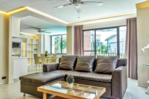 อพาร์ตเมนต์พร้อมลานระเบียง (Apartment with Terrace)