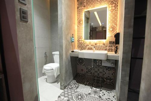 room detail thumbnail 2