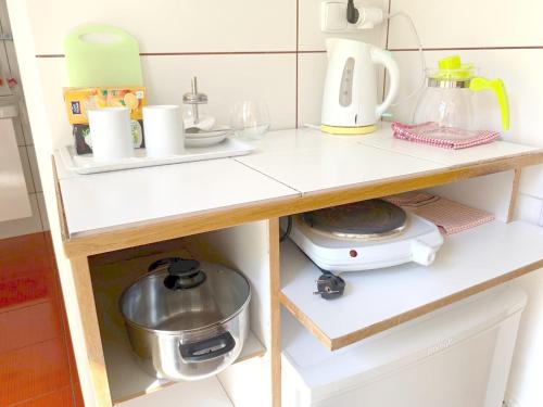 Krásný apartmán u lesa, trolejbus do centra a BVV, parkování zdarma (Krasny apartman u lesa, trolejbus do centra a BVV, parkovani zdarma) in โคฮูโตวิเซ