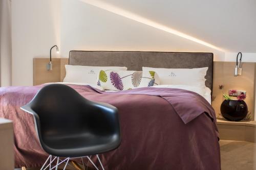 1 king bed, 1 sofa bed