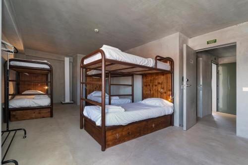 1 bunk bed