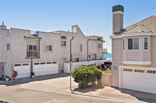 Upper Level Beach Retreat photo 2