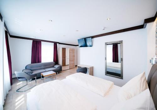Central City Hotel - image 13