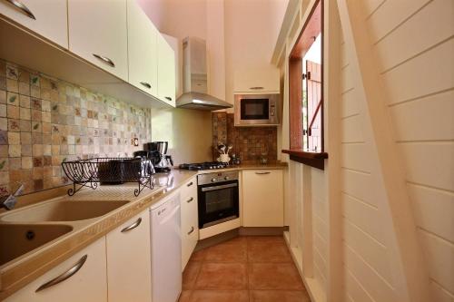 المرافق, Studio Amigos in Le Diamant