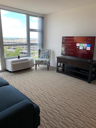 HAWAII KAI 2BD/FREE PARKING - image 9