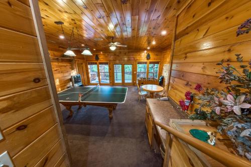 Arrowhead Log Cabin Resort Brief Escape Cabin - image 3
