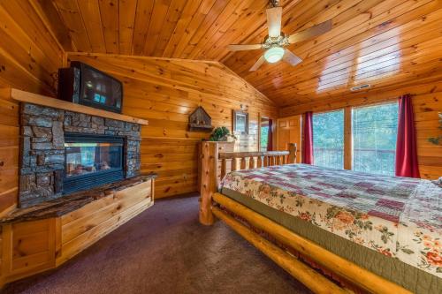 Arrowhead Log Cabin Resort Brief Escape Cabin - image 9