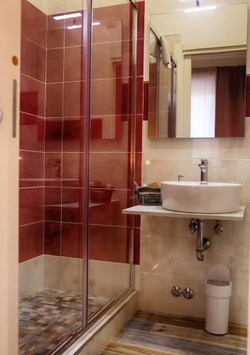 Deluxe Double or Twin Room image 1